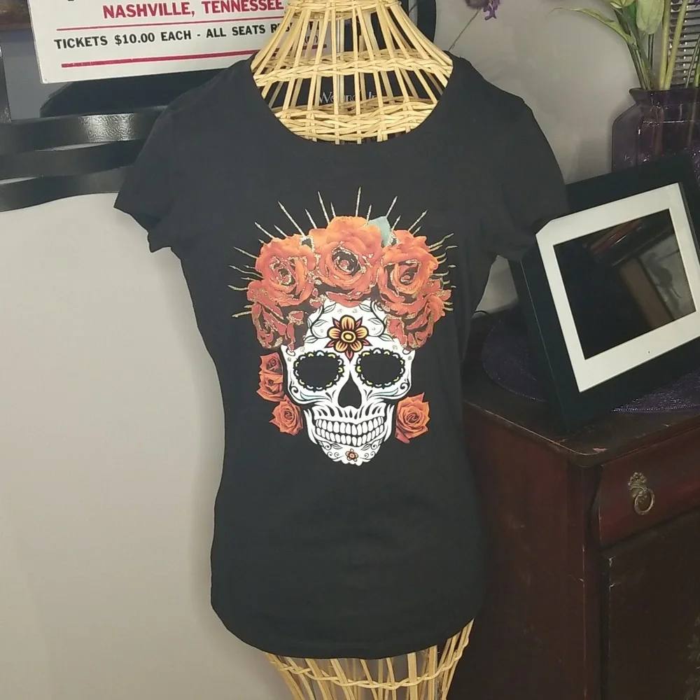 Wound Up Medium(7-9) Juniors Black Day of the Dead Sugar Skull T-shirt - Picture 1 of 6